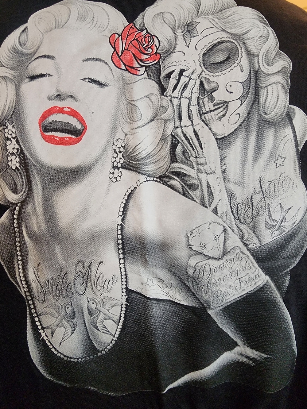 Marilyn Monroe Graphic Tee with Red Accents Gildan Printed Mens Small